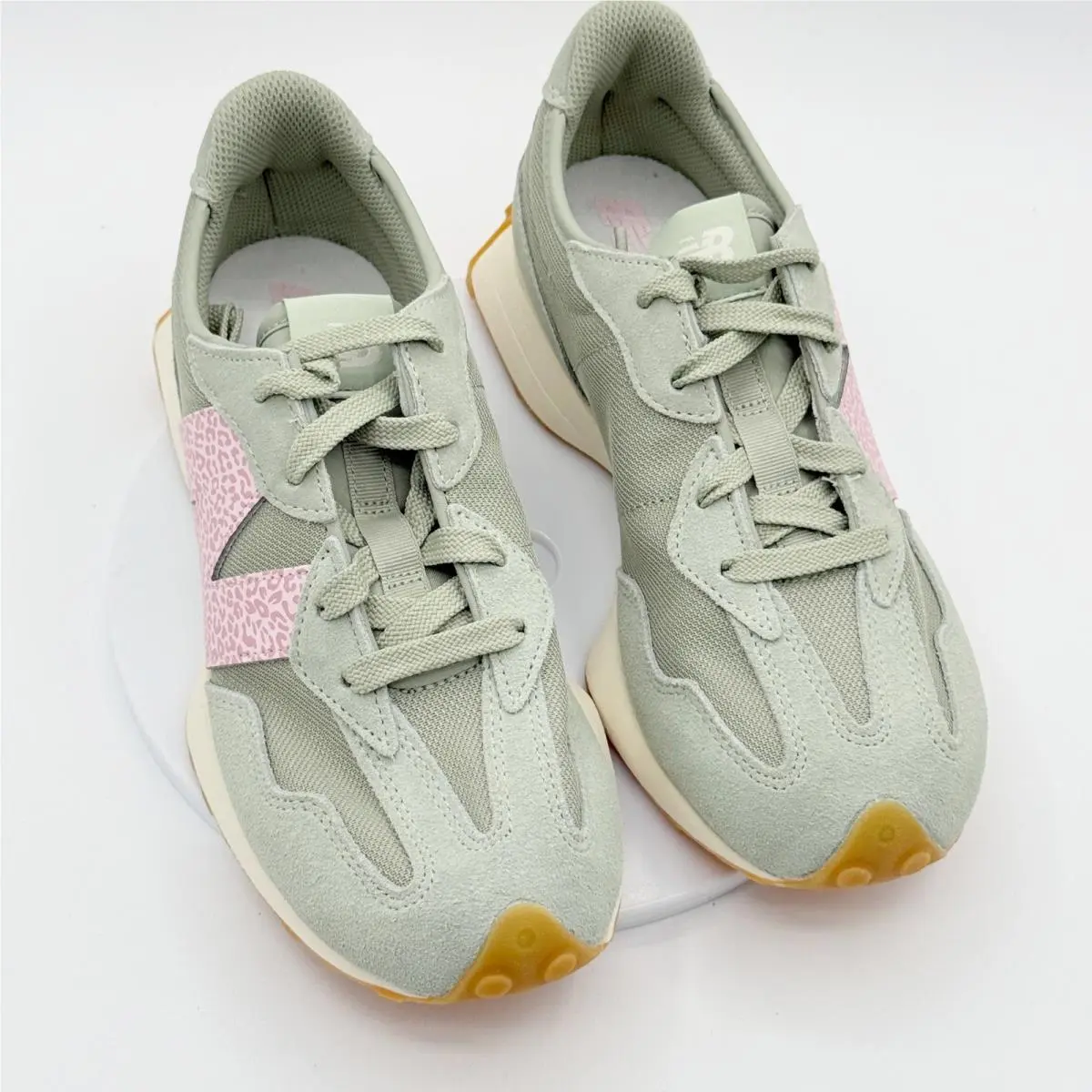 New Balance shoes - 327 - Green (UPC: 198686814247) 1