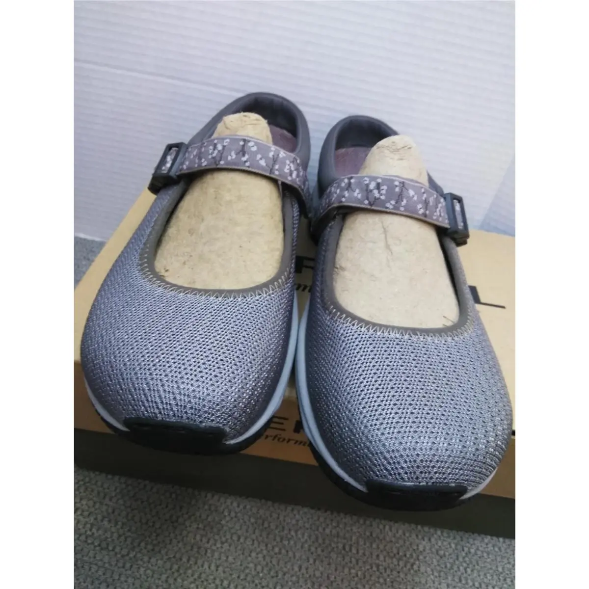Women`s Merrell Encore Mary Jane`s Grey / Silver Mesh Shoes Size 11