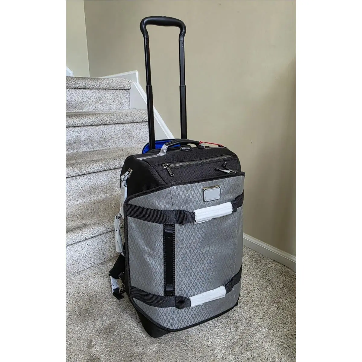Tumi International 2 Wheeled Duffel Backpack Carry-onin Grey/black