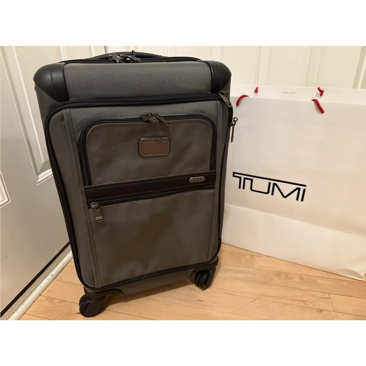 Tumi International Front Lid 4 Wheel Spinner Carry On Luggage 152805 Gray