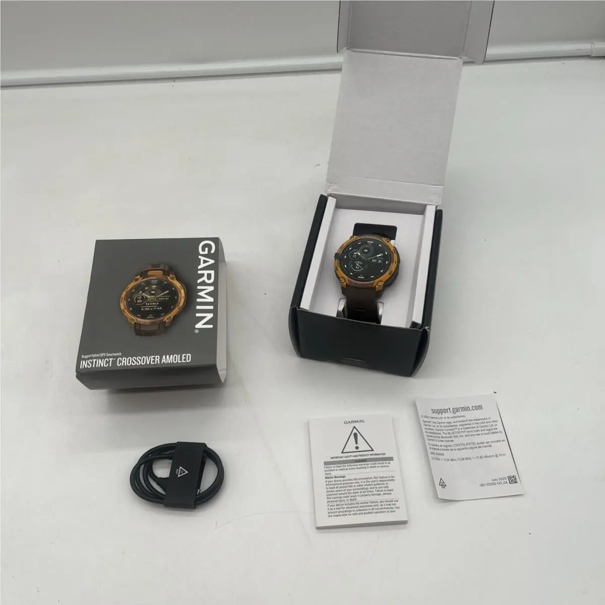 Orologio  Instinct® Crossover Amoled 010-03398-01 Bronze/sunburst by Garmin
