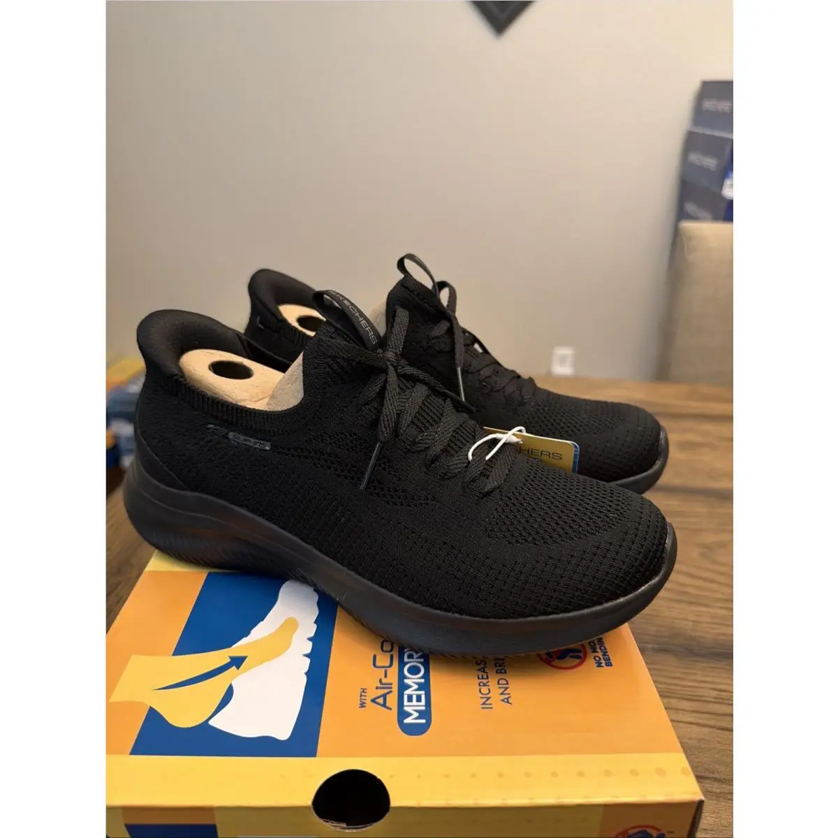 Skechers Slip-ins: Ultra Flex 4.0 Black Woman’s Sz 7 ….F3