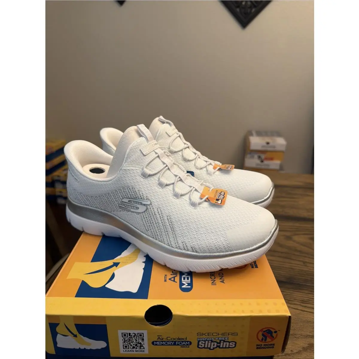 Skechers Slip-ins: Summits - Sweet Stitch White Womans Sz 9 ….F2