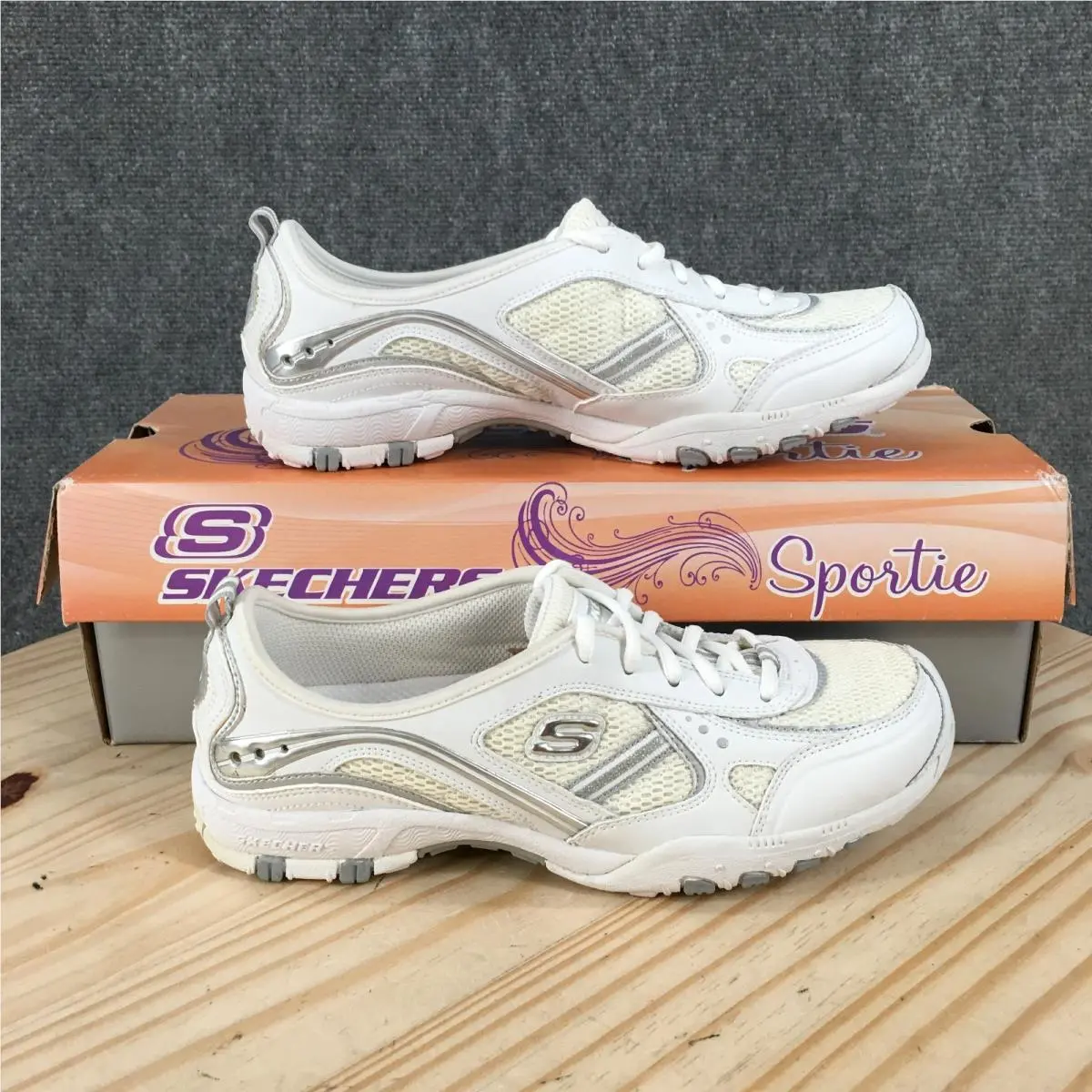 Skechers Shoes Womens 7 Walking Low Sneakers Lace Up Comfort Leather White