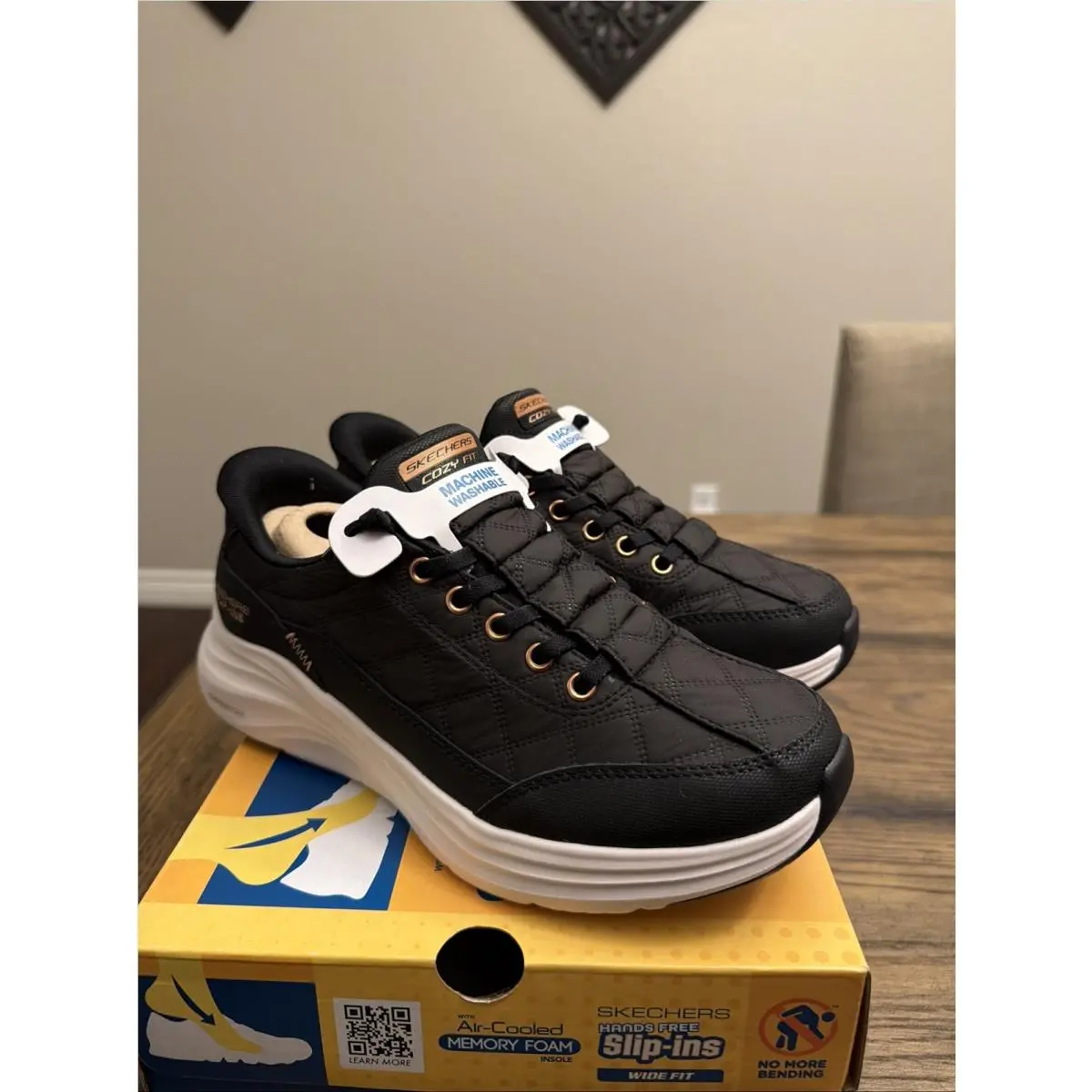 Woman`s Skechers Contour Foam - Cozy Fit Golden Hour Slip-ins Sz 6 ….F8