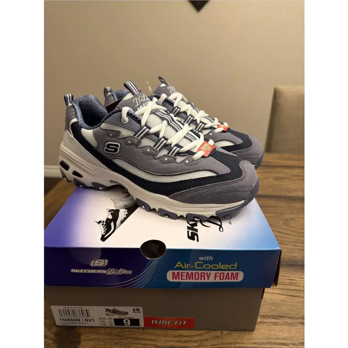 Skechers D`lites Popular Vote Legacy Athleisure Shoes Women`s Sz 9 Wide ..F8