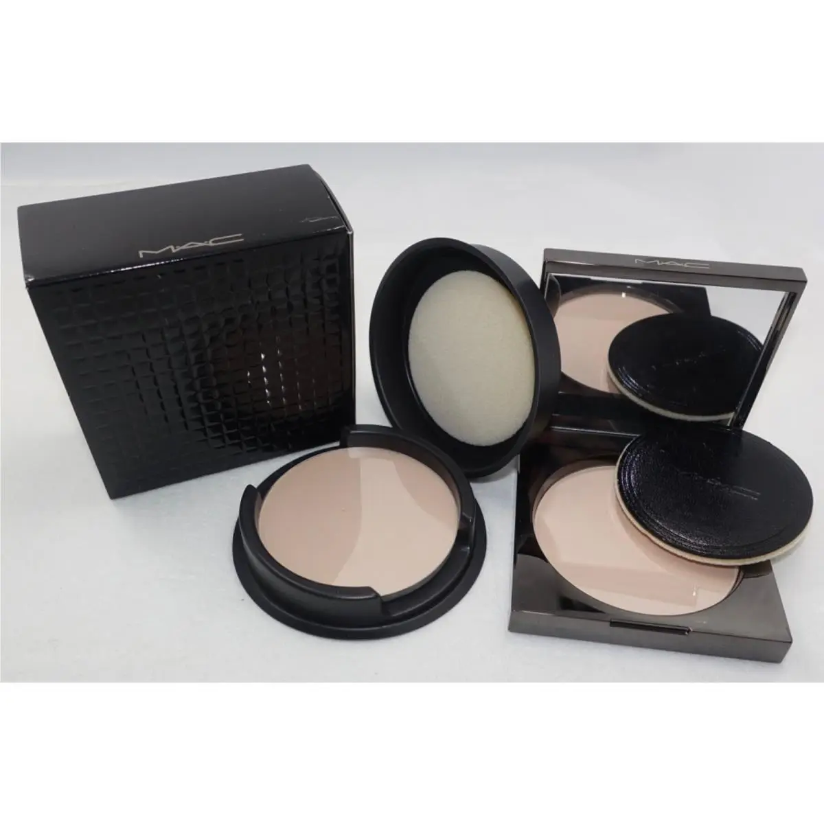 Mac Sheer Mystery Powder Compact + Refill Light 8g /0.28oz–Limited Edition