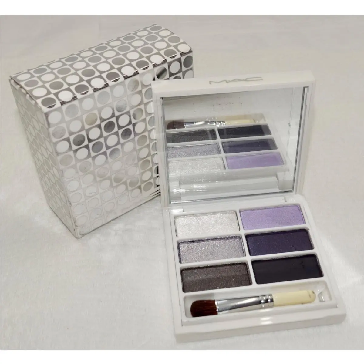 Mac Holiday Snowglobe – 6 Snowglobe Eye Shadows / Cool – Limited Edition