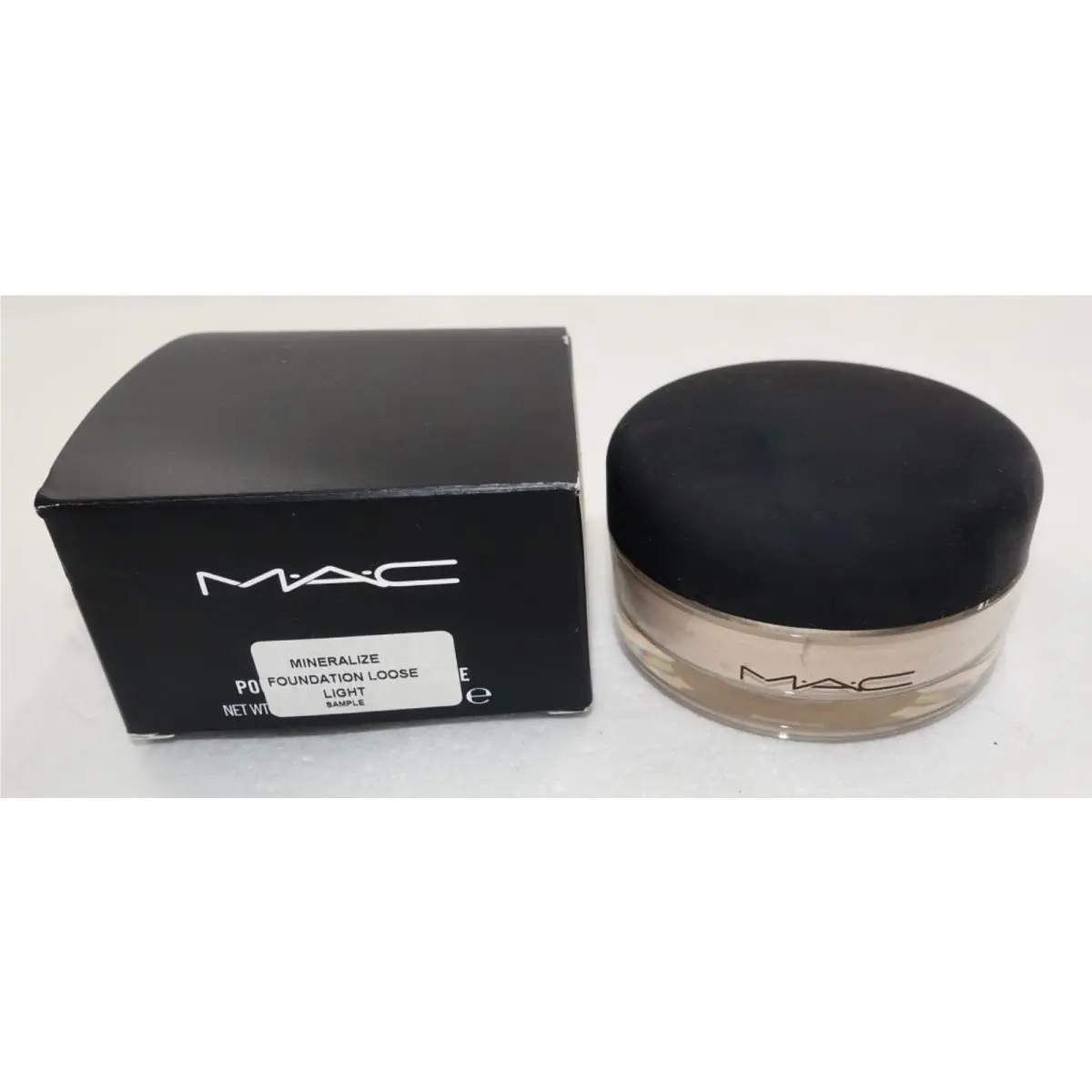 Mac Mineralize Foundation Loose Light Sample Full Size 8 g /0.28 oz