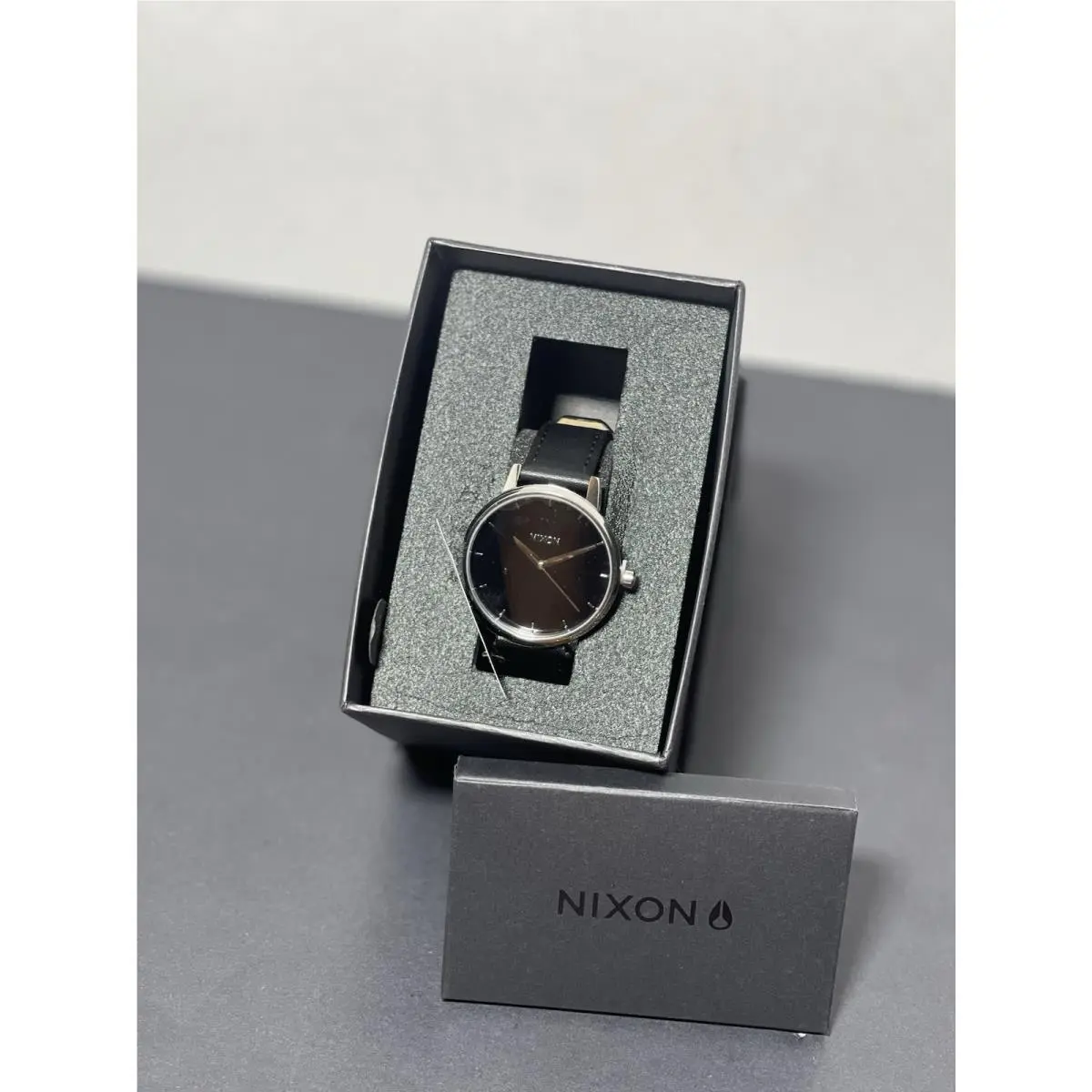Nixon Wristwatch Womens Fashion Analog Stainless 37mm 50M