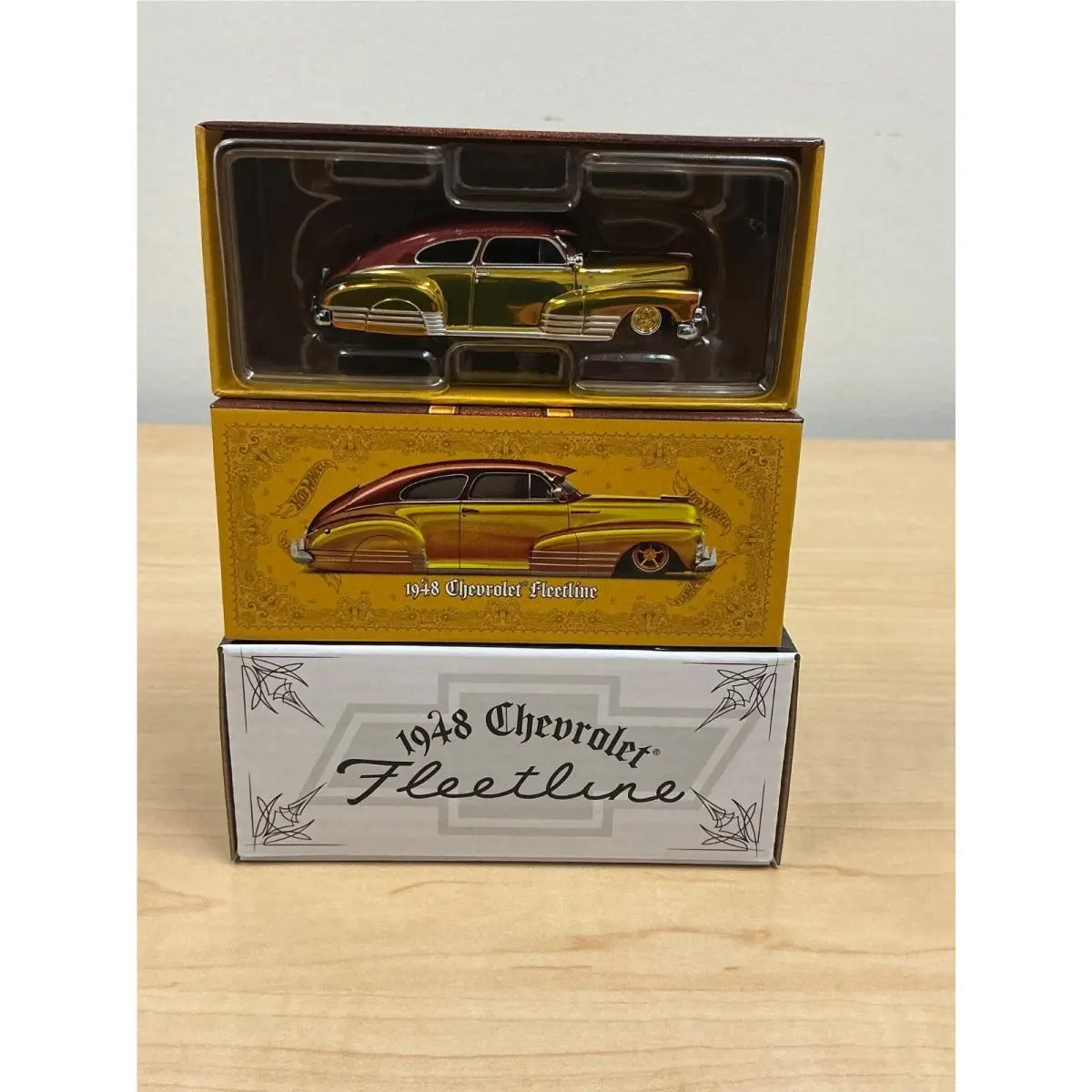 2026 Hot Wheels Rlc Exclusive Spectraflame Yellow ‘48 Chevrolet Fleetline Mib