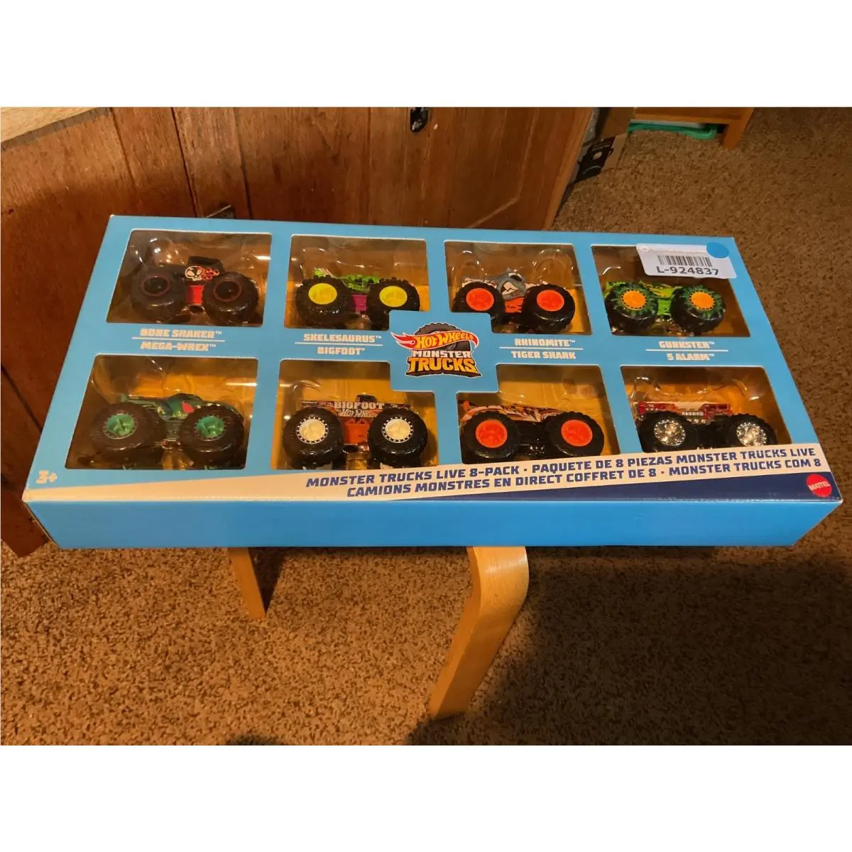 Hot Wheels Monster Trucks Live 8-Pack Featuring 1:64 Scale Diecast Vehicles