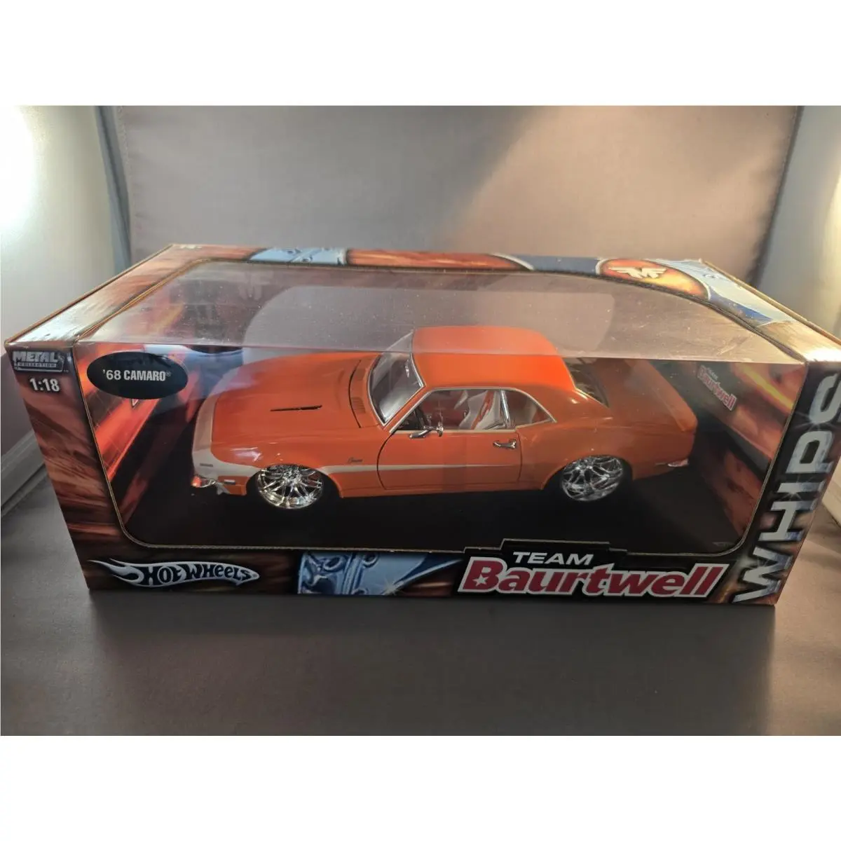 1:18 Hot Wheels Team Baurtwell Whips 68 Camaro Orange White Chevrolet 2004 67