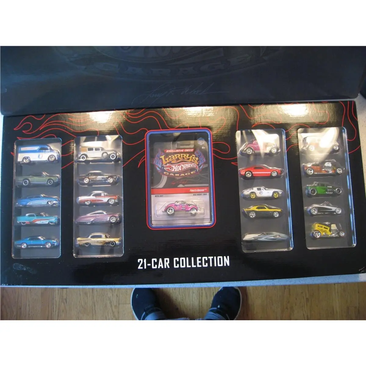 Hot Wheels Larry`s Garage 21 Car Set Real Riders Pink Passin` Gasser