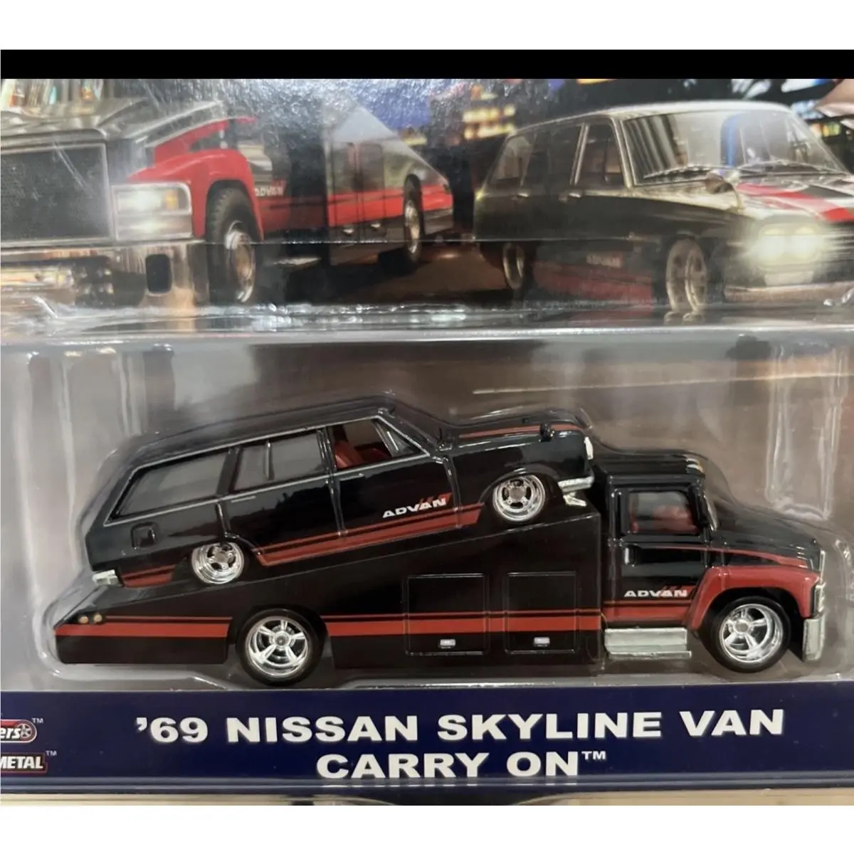 Hot Wheels Team Transport 3 `69 Nissan Skyline Van and Carry On