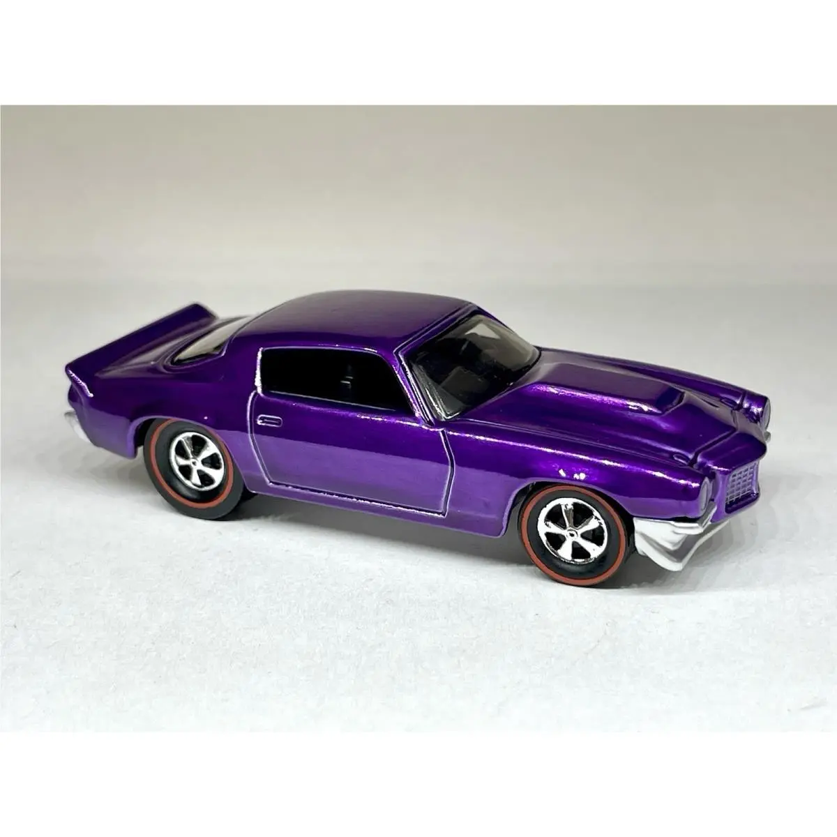 Hot Wheels Custom Made Spectraflame Purple Redline `70 Chevy Camaro RS