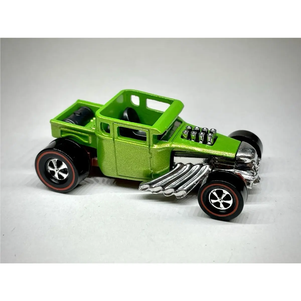 Hot Wheels Custom Made Redline Metallic Lime Green Bone Shaker 1:64