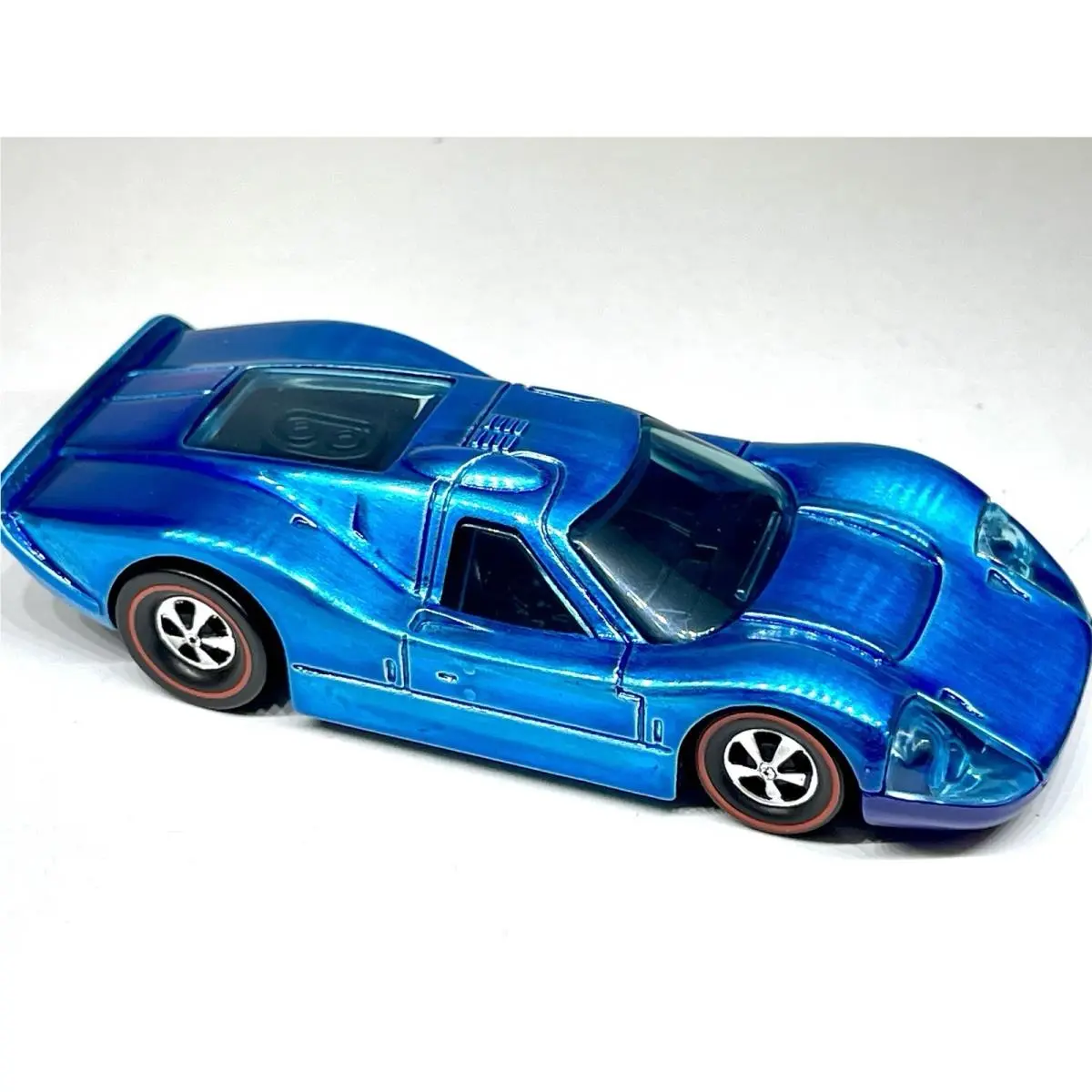 Hot Wheels “custom Made” Spectraflame Blue Redline `67 Ford GT40 Mk.iv Diecast