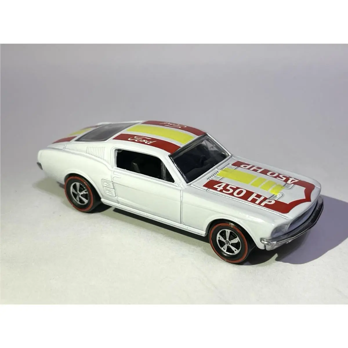 Hot Wheels “custom Made” `67 Mustang / Race White Gloss Redline