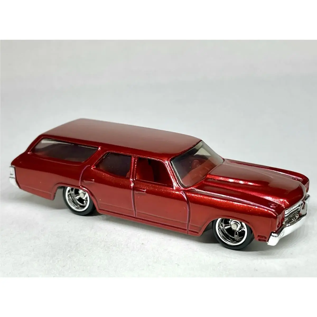 Hot Wheels Custom Made Spectraflame Red Real Riders `70 Chevelle SS Wagon