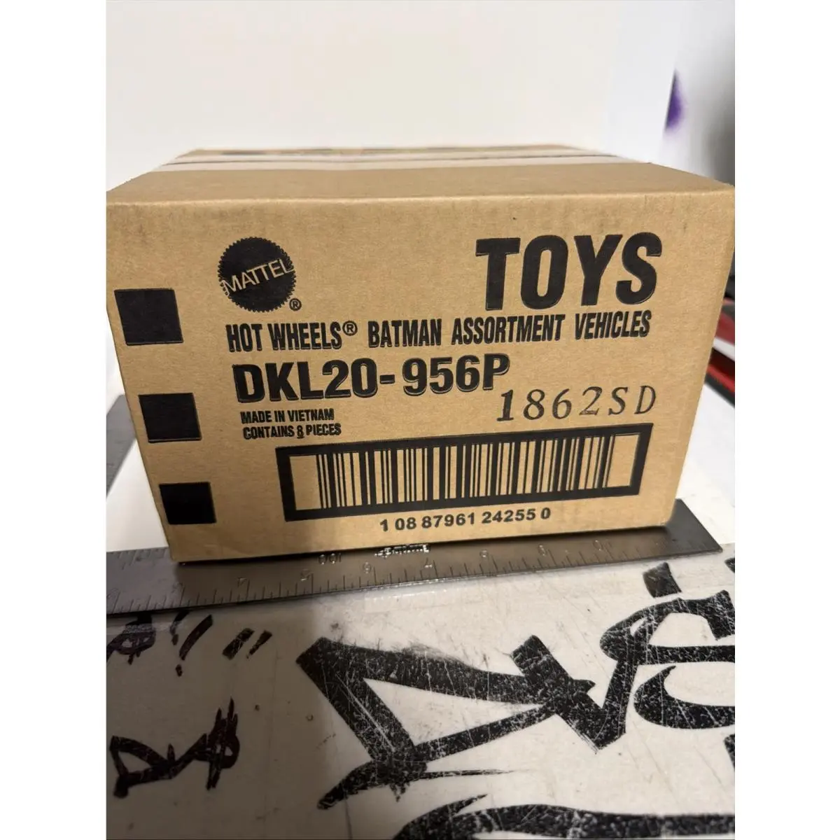 Hot Wheels 2015 DC Batman Case Assortment Vehicles 8 Pieces DKL20 956P