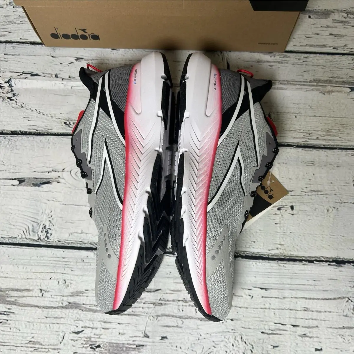 Diadora shoes - diadora Mythos Blushield Volo 4 Running - 180253-D1046 - Grey (UPC: 197020324909) 2