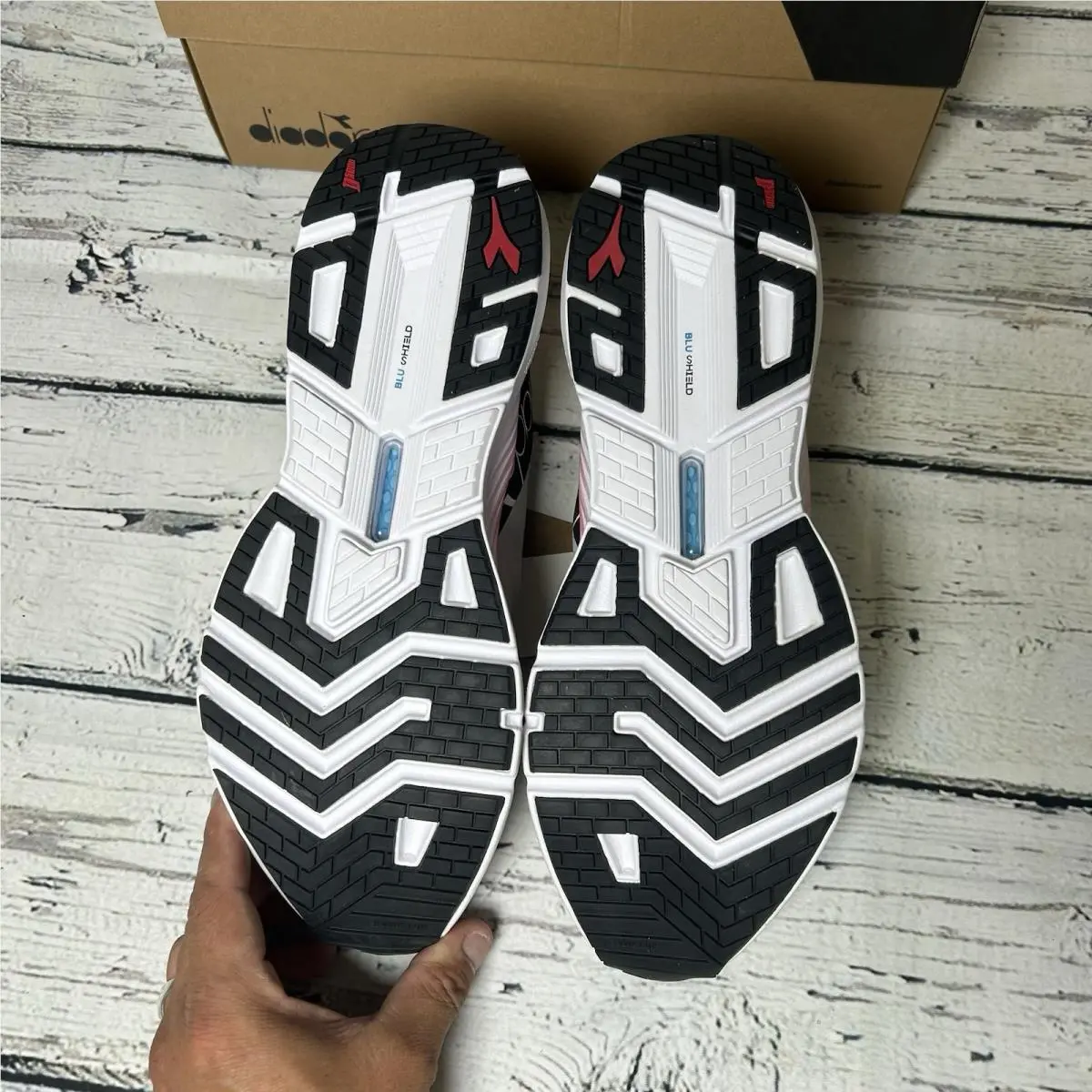 Diadora shoes - diadora Mythos Blushield Volo 4 Running - 180253-D1046 - Grey (UPC: 197020324909) 5