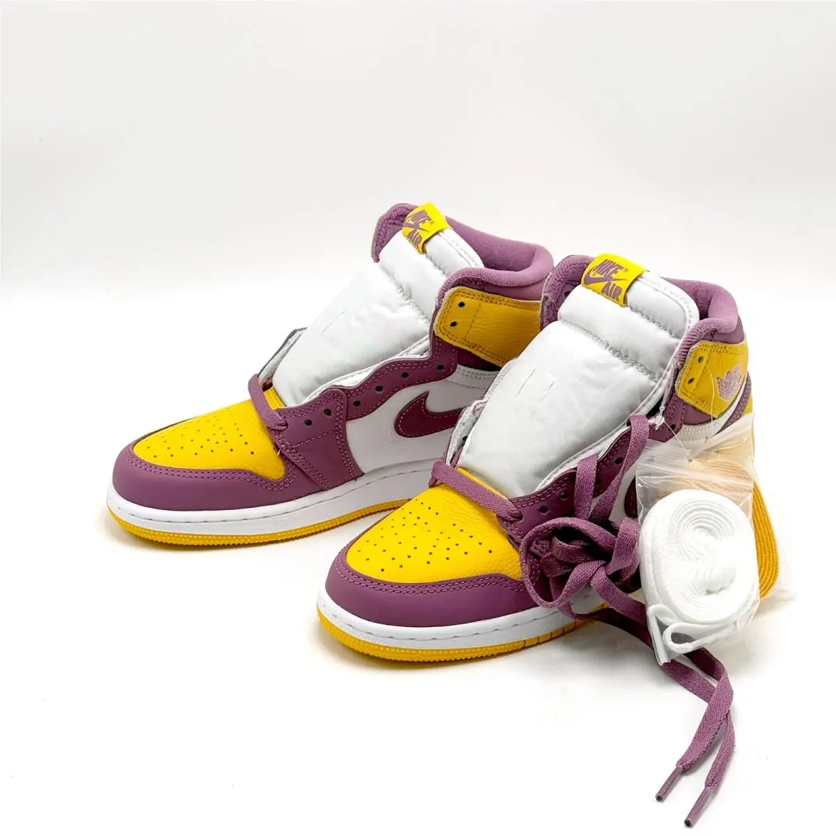 Nike shoes - Air Jordan 1 - Air - Yellow 0