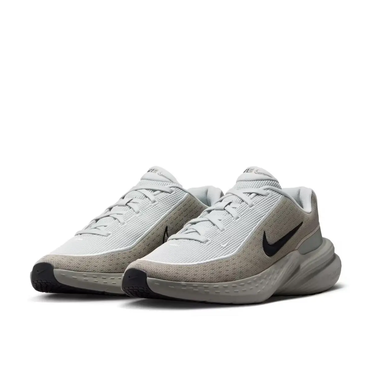 Nike shoes - Silver/Black 2