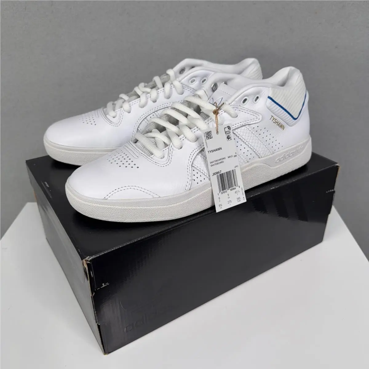 Adidas Tyshawn Skateboarding Mens 9.5 White Solid Leather Low Top Sneakers