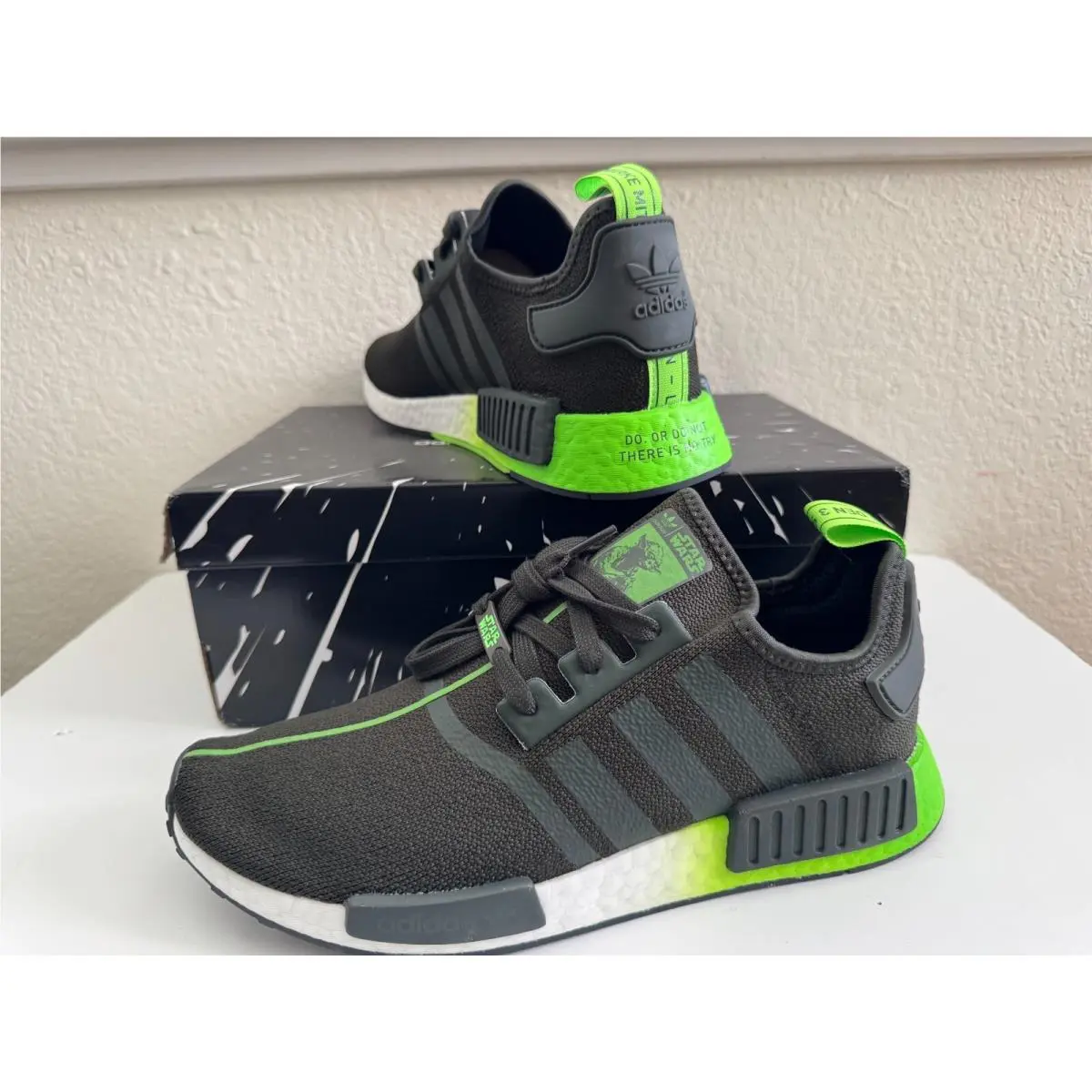 Size US 10.5 Adidas Star Wars x NMD_R1 Yoda Black Green FW3935
