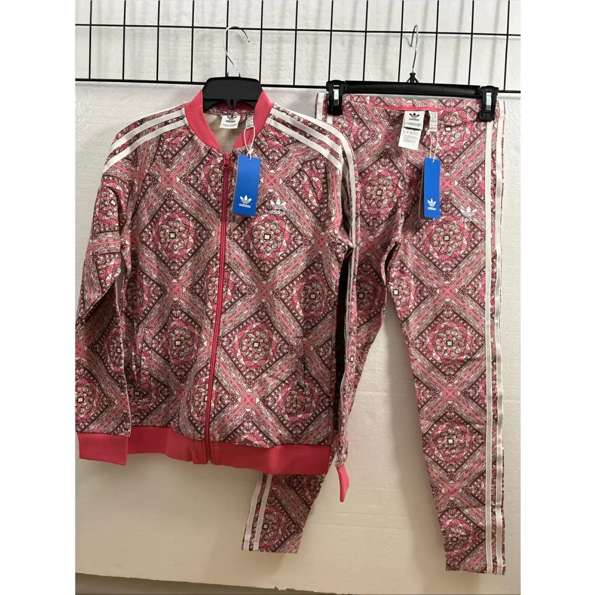 Adidas clothing - Adidas Originals - Originals - Pink 4