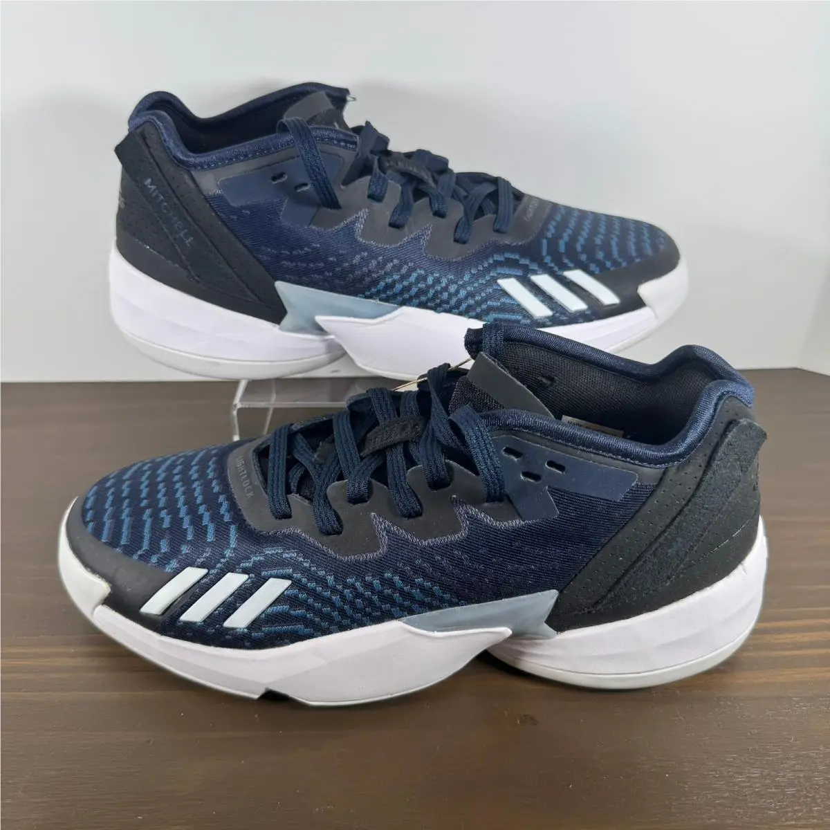 Adidas shoes - D.O.N. Issue 4 - Issue - Blue (UPC: 195740298548) 0