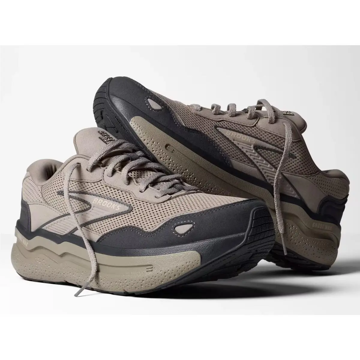 Brooks shoes - Taupe 6