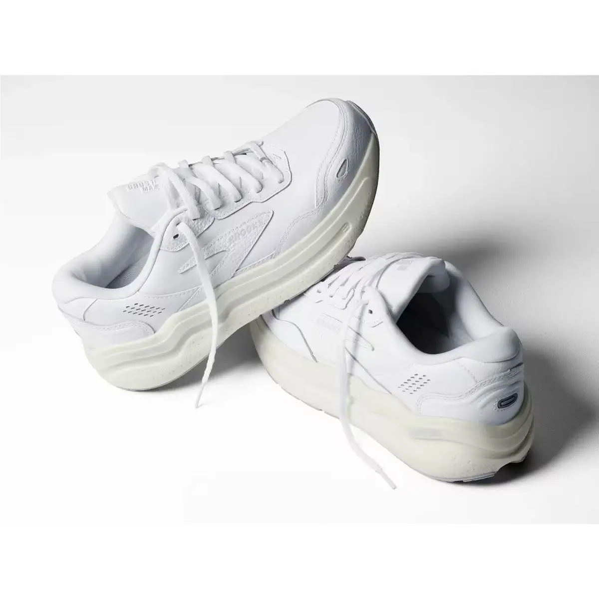 Brooks shoes - White 6