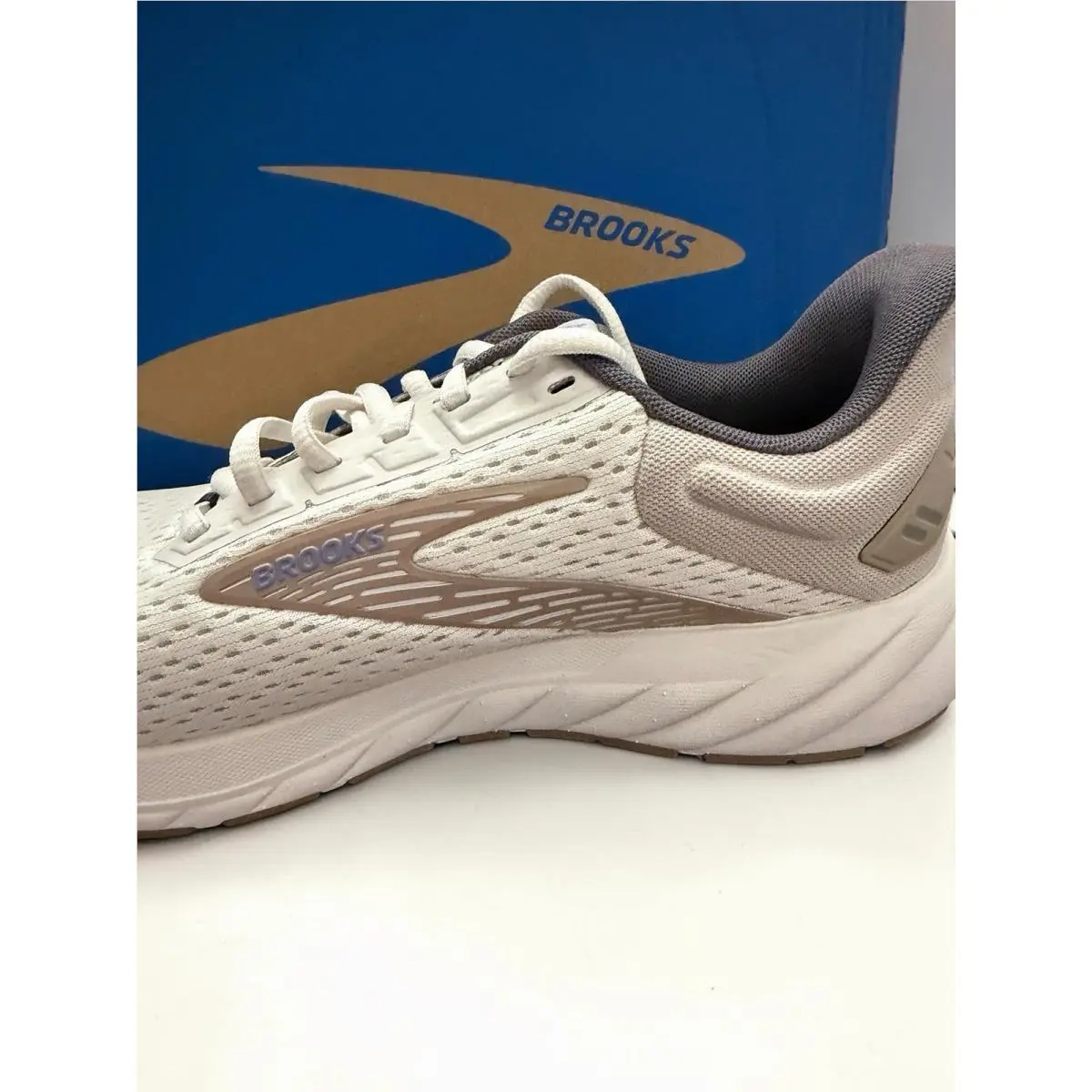 Brooks shoes - Brooks Anthem - Anthem - White (UPC: 195394406399) 1