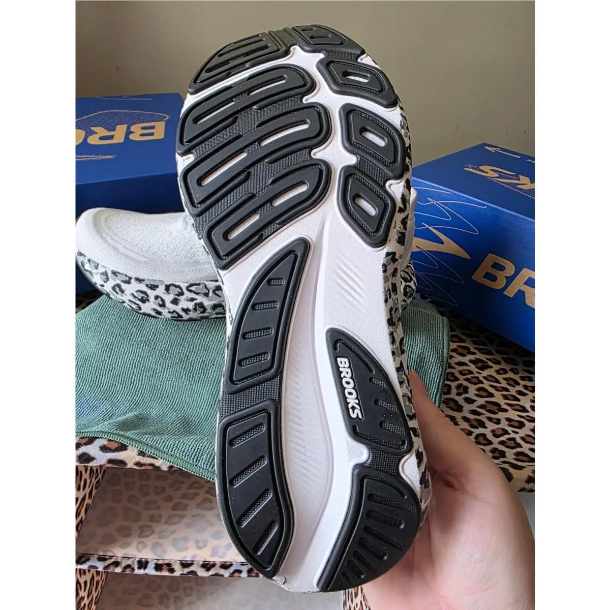 Brooks shoes - Brooks Revel - Revel - White 0