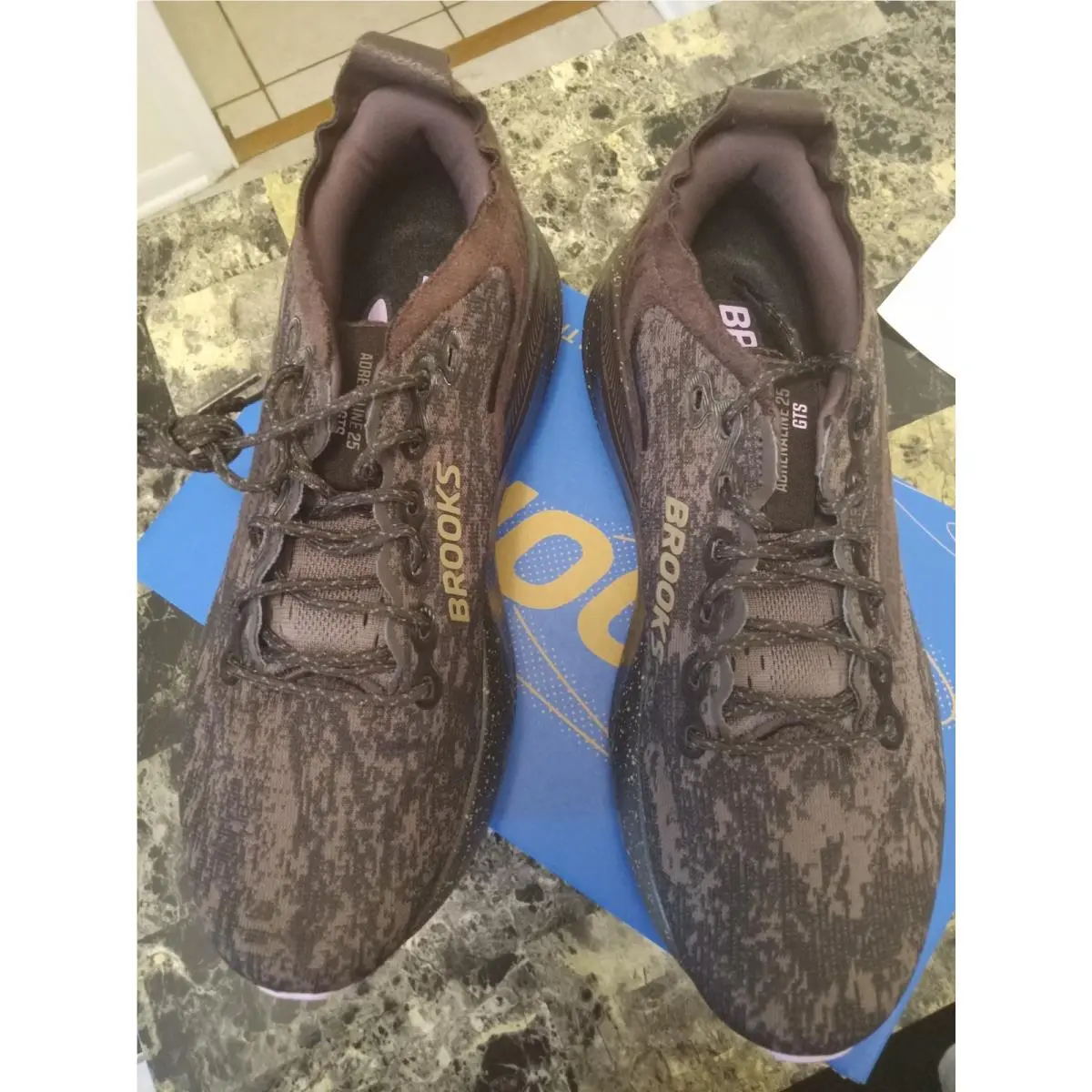 Brooks Women`s Adrenaline Gts 25 Running Shoes Size 9 Black/brown/pink