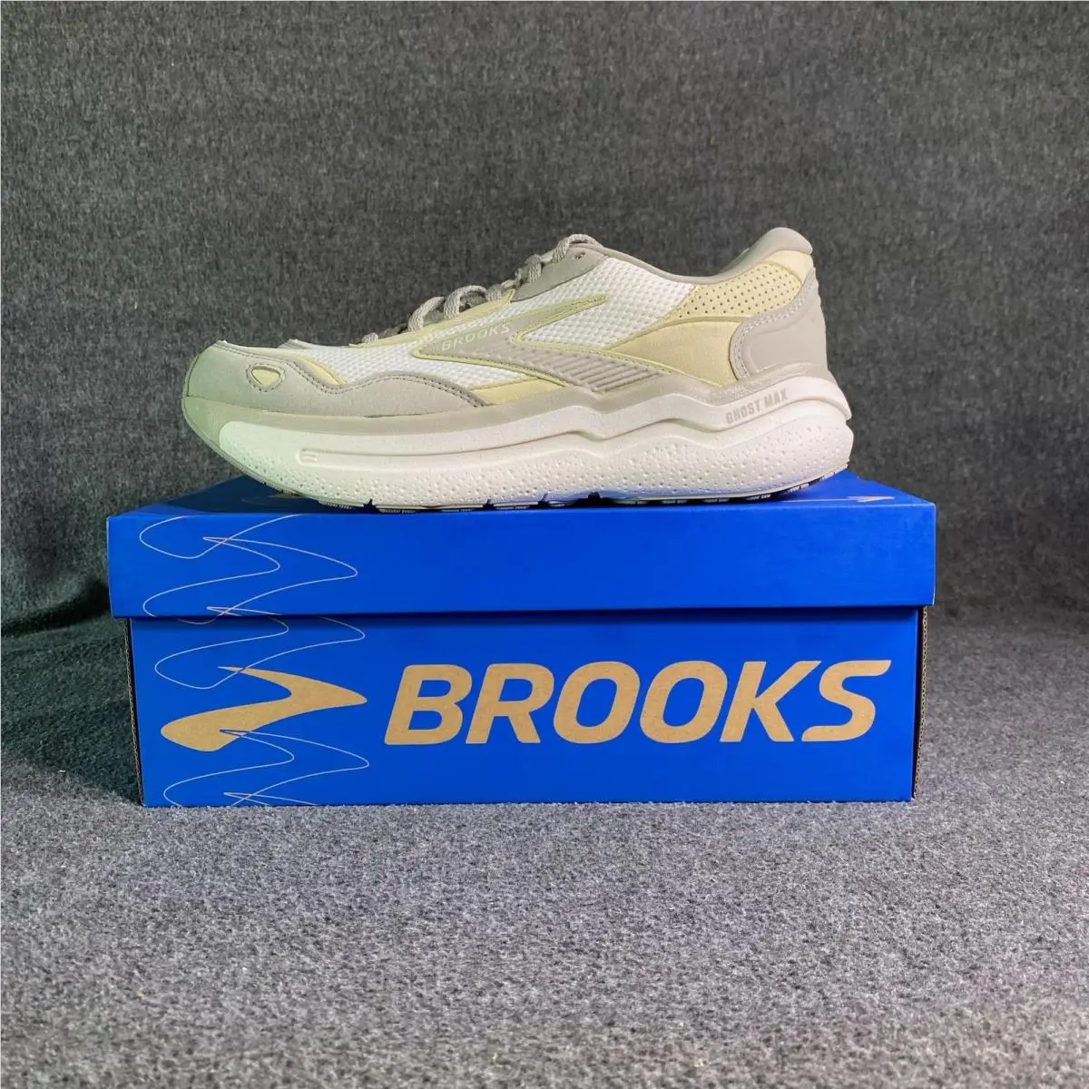 Brooks shoes - Brooks Ghost Max SE - Ghost Max - Beige 1