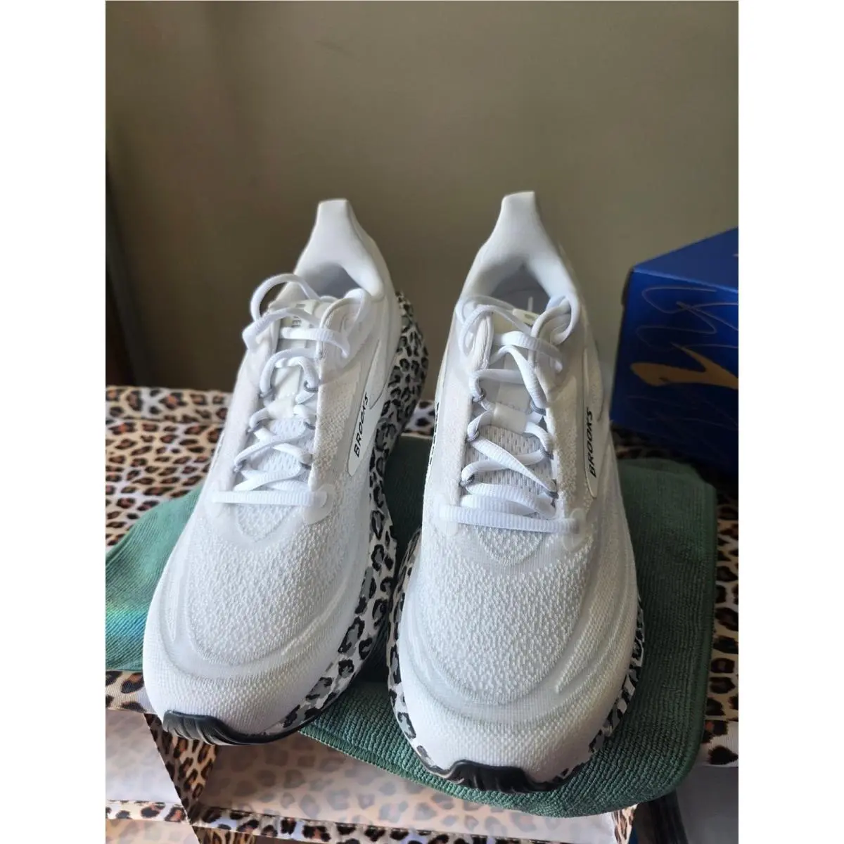 Brooks shoes - White 1