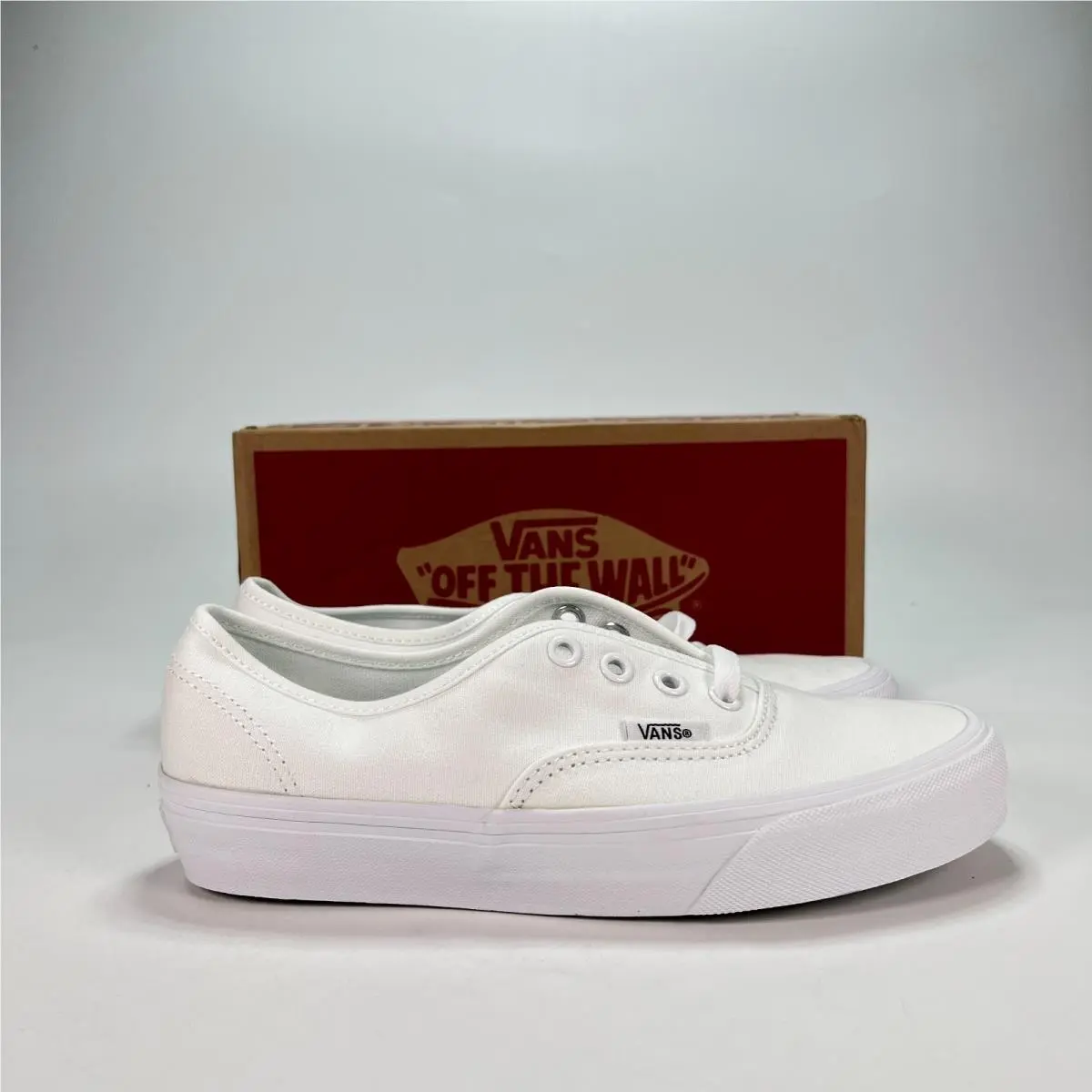 Vans True White Classic Low Top Sneakers VN000EE3W00 Women`s Size 6.5