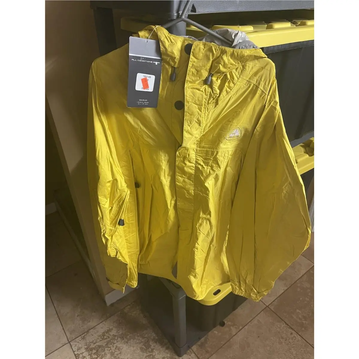 Nike Acg Jacket Men`s M Y2K Vintage Rare Yellow