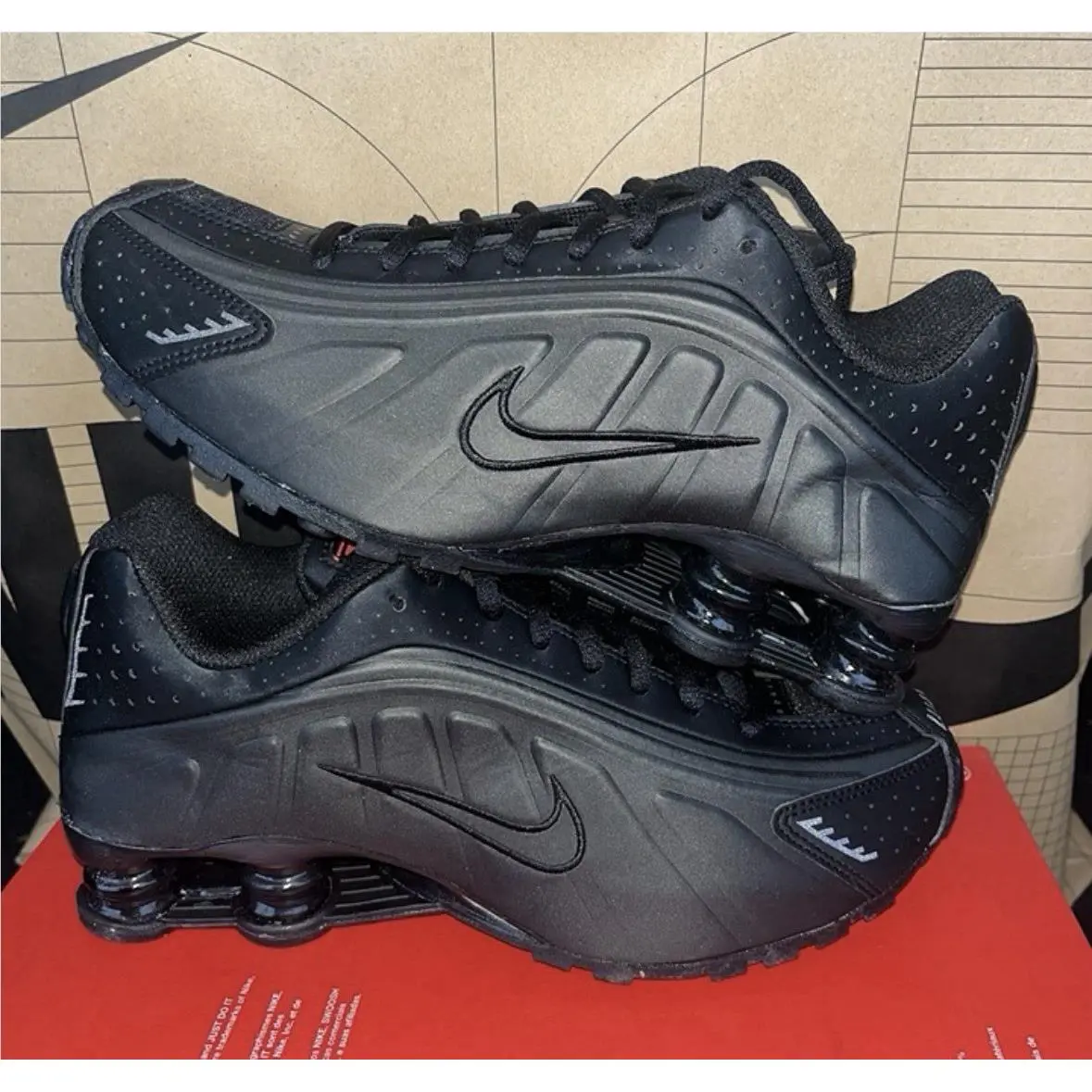 Nike Shox R4 Triple Black CW2626-003 GS Womens Size 7 Youth Size 5.5Y