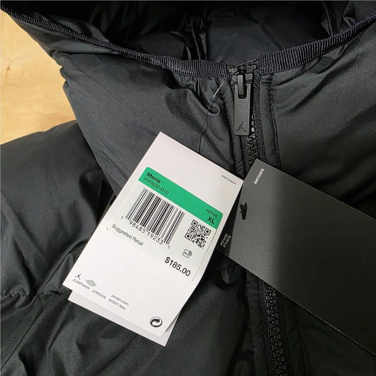 Nike clothing - Jordan Brooklyn Men`s Therma-FIT Puffer Jacket - Black (UPC: 198485206748) 4