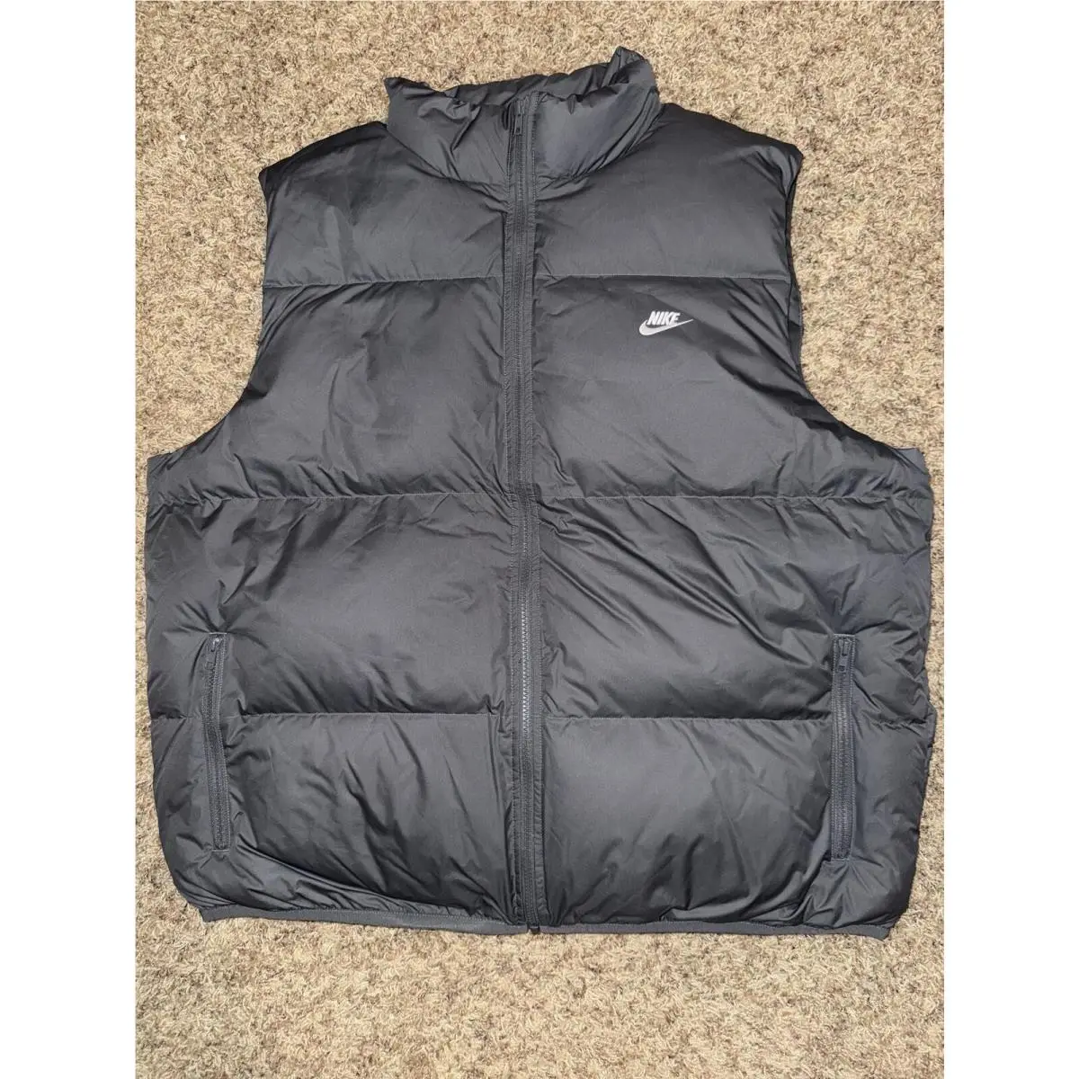 Nike Sportswear Club Men`s Therma-fit Down Puffer Vest Sample