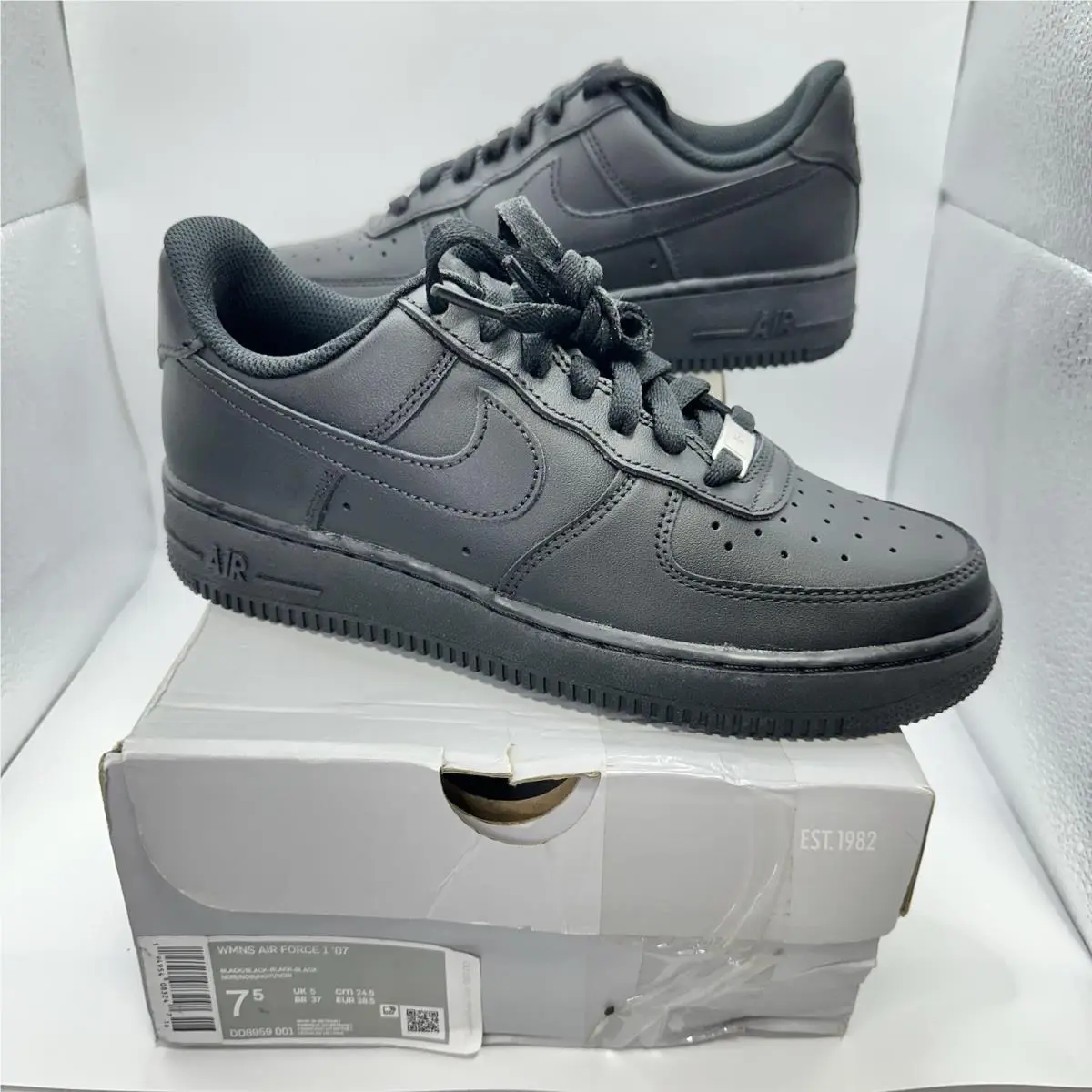 Nike Air Force 1 `07 Triple Black Shoes Sneakers DD8959-001 Women`s Size 7.5
