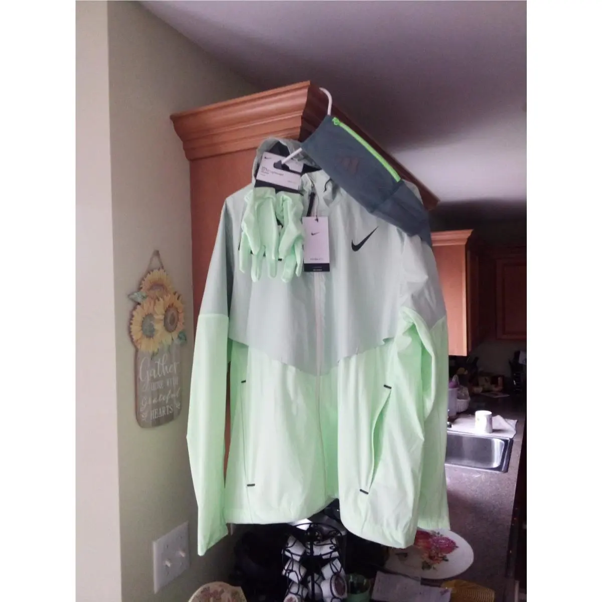 Nike Aeroswift Men`s Storm-fit Aerogami Running Jacket Glovesadidas Pacer Pack