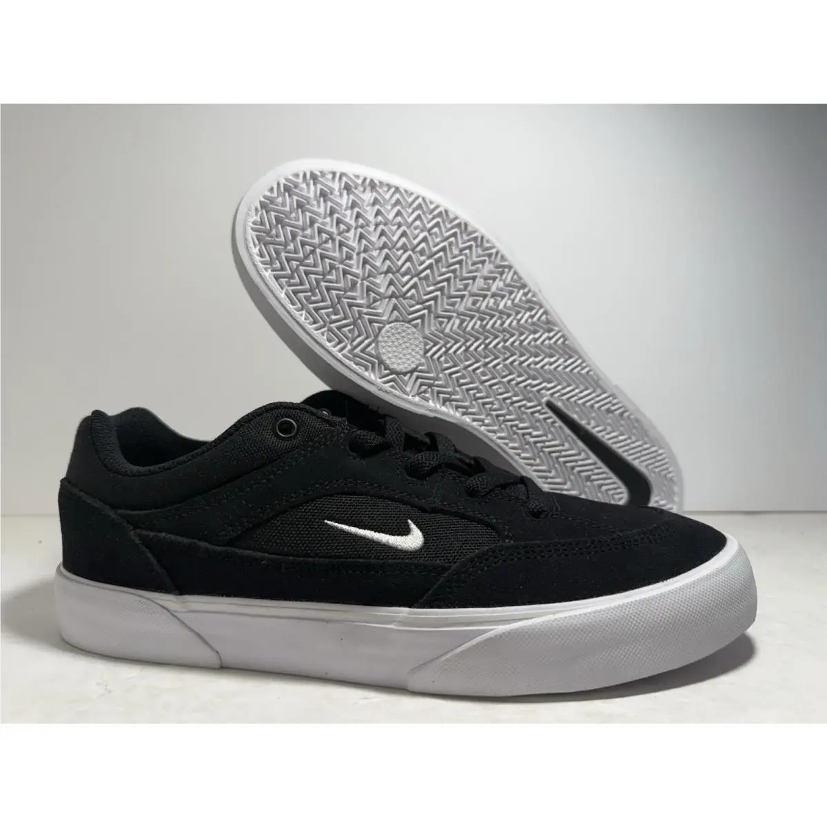 Nike Malor SB ‘black White’ FV6064-001 Men`s Size 7 US