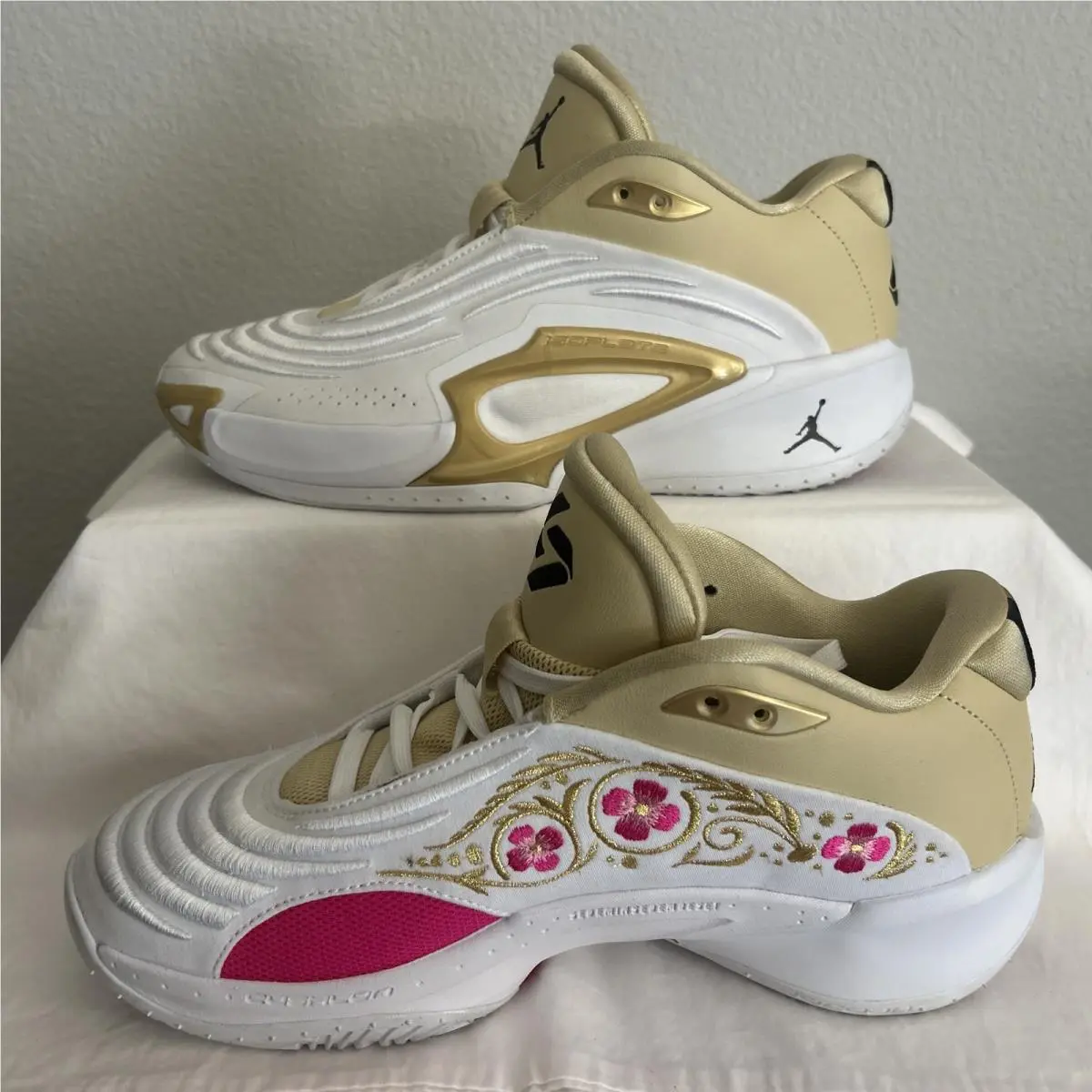 Nike Air Jordan Luka 3 El Matador Shoes Men`s Size 9.5 FZ2464 100 White Gold
