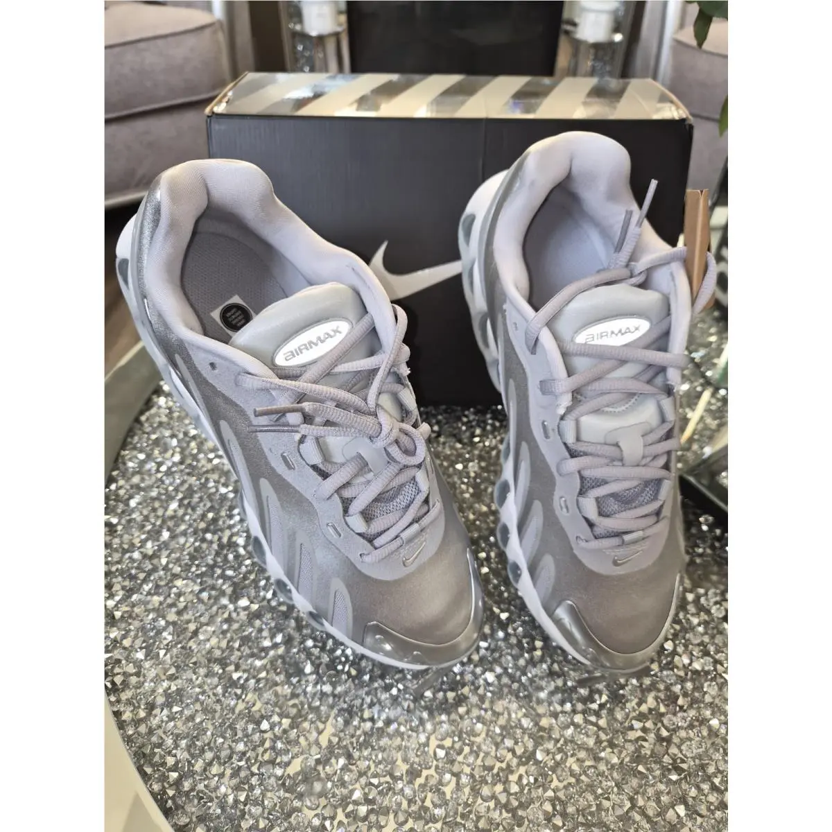Nike Air Max DN8 GS Size 7Y/WOMEN`S 8.5 Wolf Grey Metallic Silver